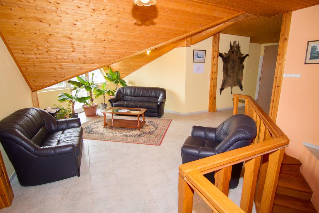 Villa Hedi Дунакилити Екстериор снимка