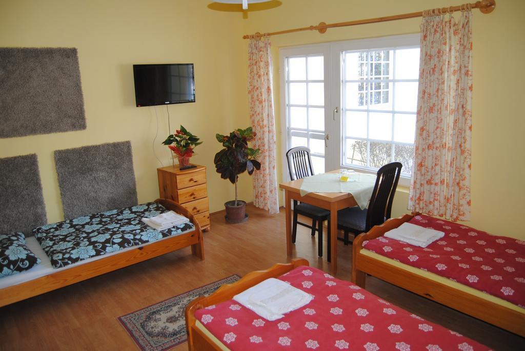Villa Hedi Дунакилити Екстериор снимка